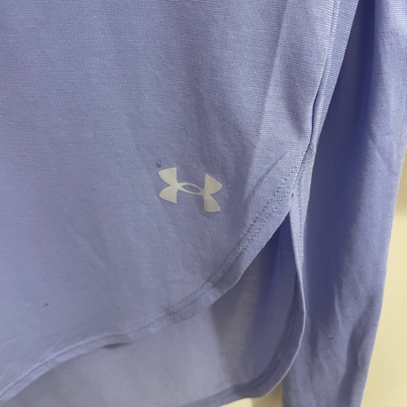 Under Armour long sleeved t- shirt - Picture 2 of 5